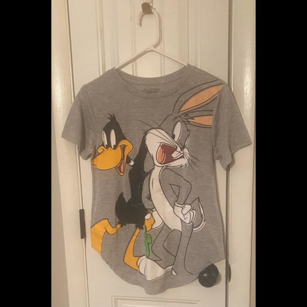 Bugs Bunny looney tunes shirt medium